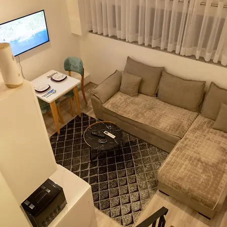 게스트하우스 Cozy Loft-blloku Downtown 3*