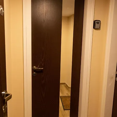 Cozzy Loft-blloku Downtown Guest house