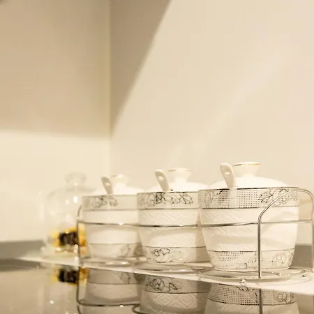 بيت ضيافة Cozy Loft-blloku Downtown تيرانا